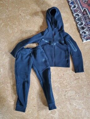 Boys NIKE TECH Jogger Suit Small